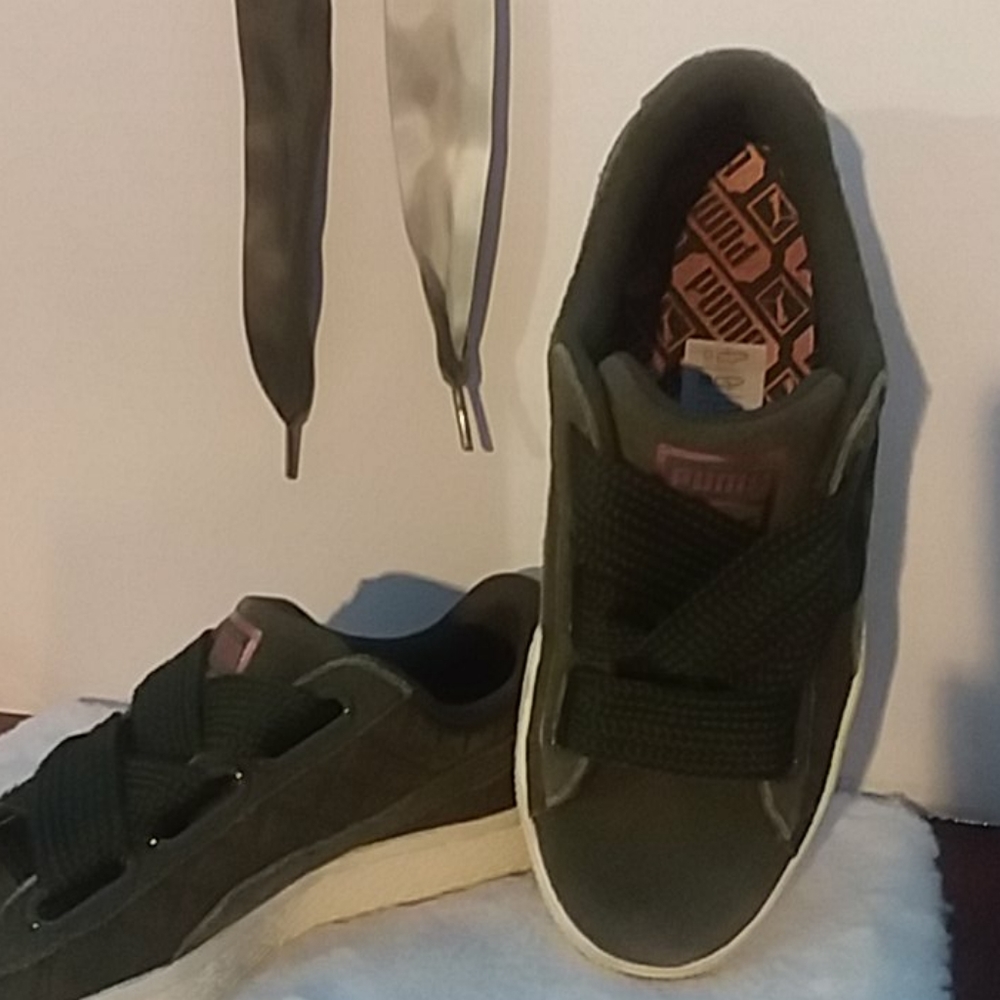 NWOT PUMA GREEN SUEDE
